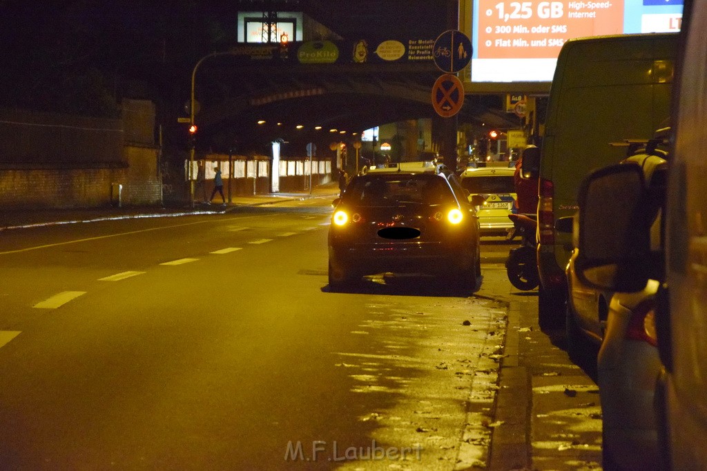 Feuer Matratze wo ein Obachloser drauf geschlafen hat Koeln Muelheim Steegerstr P17.JPG - Miklos Laubert